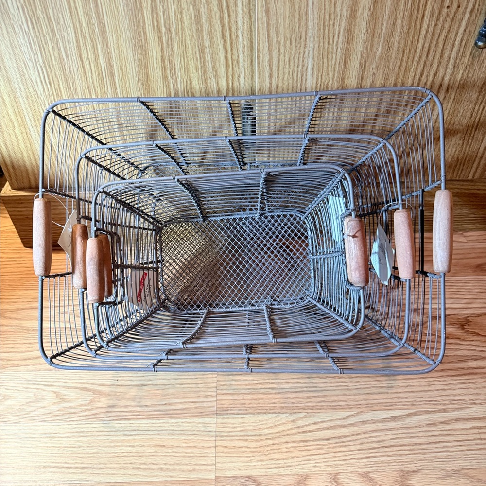 4 NWT Everyday Living brand basic storage wire baskets with wooden handles